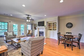 TV, fireplace, iPod dock, books