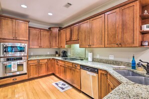 Apartment (3 Bedrooms) | Private kitchen