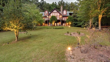 House (4 Bedrooms) | Front of property