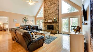 House (6 Bedrooms) | Interior
