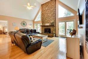 House (6 Bedrooms) | Interior