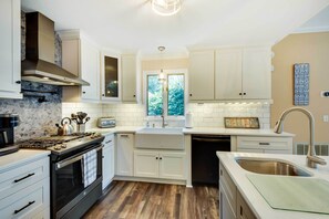 House (6 Bedrooms) | Interior - Lake Hartwell Home w/ Private Dock & Hot Tub! (Lavonia)