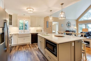 House (6 Bedrooms) | Interior - Lake Hartwell Home w/ Private Dock & Hot Tub! (Lavonia)