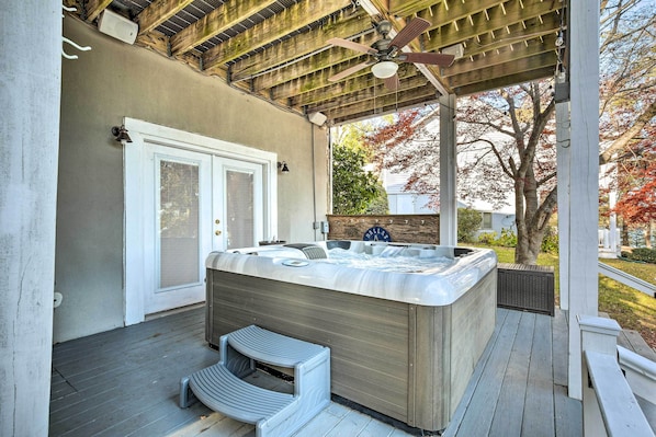 House (6 Bedrooms) | Interior