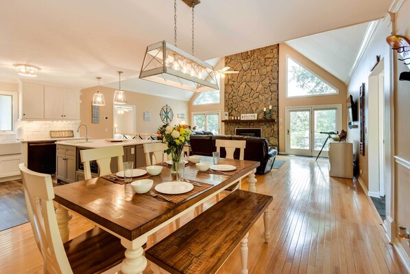 House (6 Bedrooms) | Interior - Lake Hartwell Home w/ Private Dock & Hot Tub! (Lavonia)