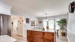 Interior - < 1 Mi to Lake Lanier: Gainesville Getaway! (Gainesville)