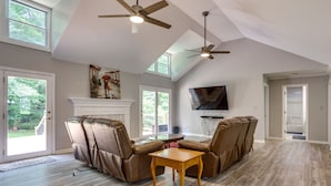 Interior - < 1 Mi to Lake Lanier: Gainesville Getaway! (Gainesville)