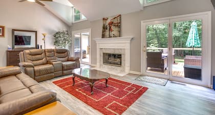 < 1 Mi to Lake Lanier: Gainesville Getaway!