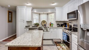 House (3 Bedrooms) | Interior - < 1 Mi to Lake Lanier: Gainesville Getaway! (Gainesville)