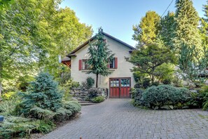 Cottage (2 Bedrooms) | Interior - 1 Mi to Park & Waterfront! Seattle Home w/ Balcony (Seattle)