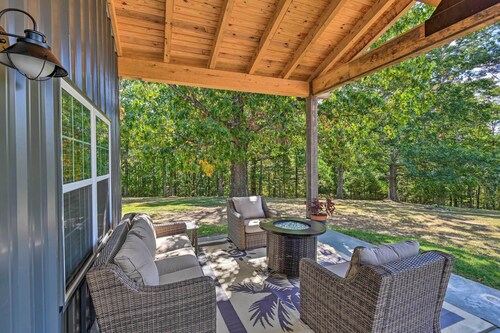 Cozy Tennessee Country Retreat on 5 Acres!