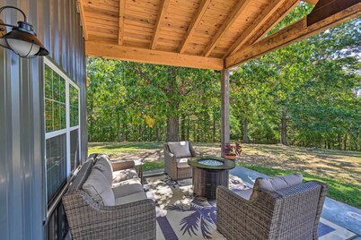 Cozy Tennessee Country Retreat on 5 Acres!