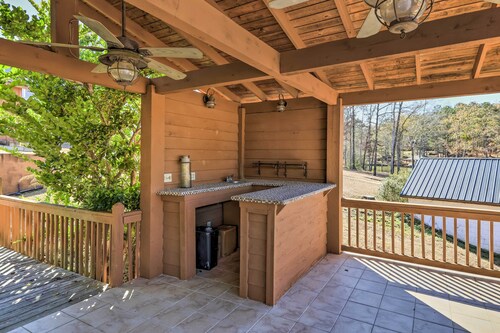 Lakefront Macon Getaway w/ Stunning Boathouse
