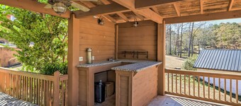 Lakefront Macon Getaway w/ Stunning Boathouse