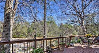 Cozy Creekside Cabin w/ Grill: Fish & Explore!