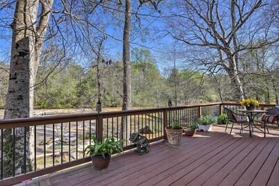 Cozy Creekside Cabin w/ Grill: Fish & Explore!