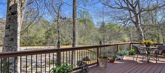 Cozy Creekside Cabin w/ Grill: Fish & Explore!