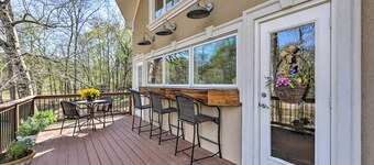 Cozy Creekside Cabin w/ Grill: Fish & Explore!
