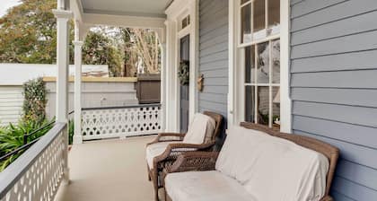 Comfy Central Natchez Hideaway: Walk to Dtwn!