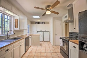 House (3 Bedrooms) | Interior - Pet-friendly Home, 4 Miles to U of A Campus (Tucson)