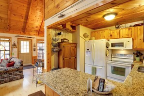 House (2 Bedrooms) | Interior - 'creek Bend Escape' w/ Hot Tub + River Views! (McCaysville)