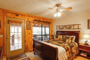 House (2 Bedrooms) | Interior - 'creek Bend Escape' w/ Hot Tub + River Views! (McCaysville)
