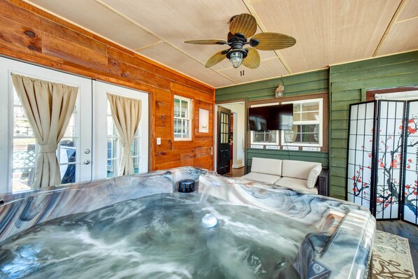 House (2 Bedrooms) | Interior