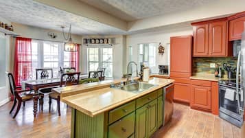 House (2 Bedrooms) | Interior