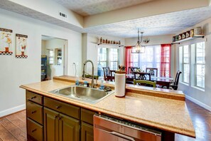House (2 Bedrooms) | Interior