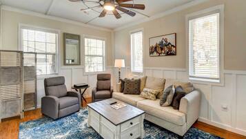 House (2 Bedrooms) | Interior