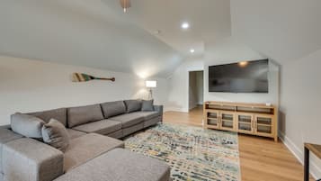 House (5 Bedrooms) | Interior