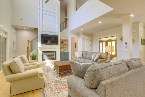 Spacious Lake Sinclair Vacation Rental w/ Dock!