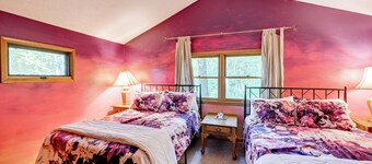 Artist's Retreat at Sky Valley w/ Balcony & Deck