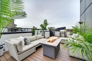 Property grounds - Luxury Seattle Home w/ Rooftop Deck + Fire Pit! (Seattle)