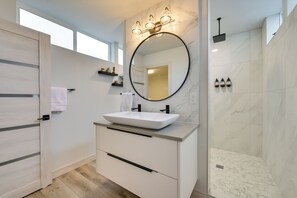 Apartment (3 Bedrooms) | Interior - Luxury Seattle Home w/ Rooftop Deck + Fire Pit! (Seattle)