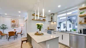 Unclassified image, 2 of 29, button - Luxury Seattle Home w/ Rooftop Deck + Fire Pit! (Seattle)