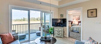 Breezy Darien Condo w/ Tranquil Marsh Views!