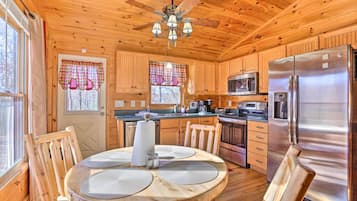 House (2 Bedrooms) | Interior