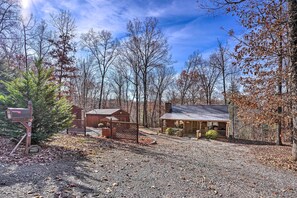 House (2 Bedrooms) | Interior - 'serenity Cabin' w/ Furnished Deck (Mineral Bluff)