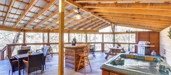 Riverfront Helen Cabin w/ Hot Tub & Deck!