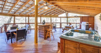 Riverfront Helen Cabin w/ Hot Tub & Deck!