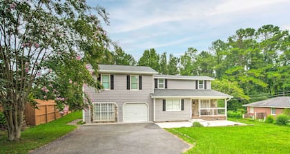 Picturesque Kennesaw Home w/ Private Backyard