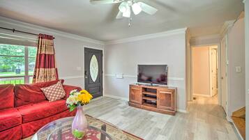House (5 Bedrooms) | Interior