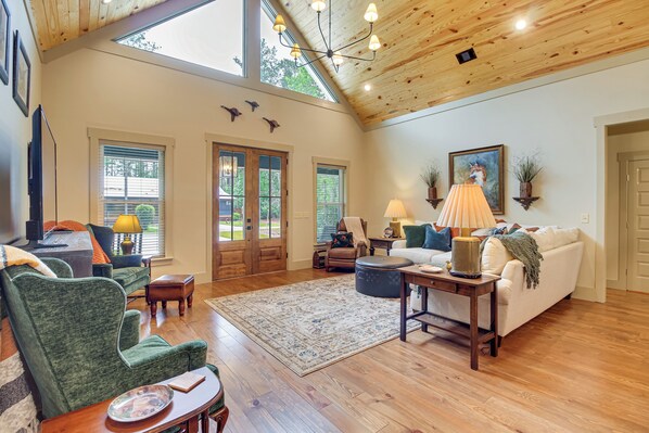 Cottage (4 Bedrooms) | Interior - Spacious Midway Cottage w/ Porches, Near Hunting! (Midway)