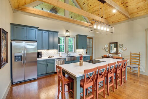 Spacious Midway Cottage w/ Porches, Near Hunting!