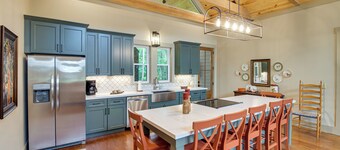 Spacious Midway Cottage w/ Porches, Near Hunting!