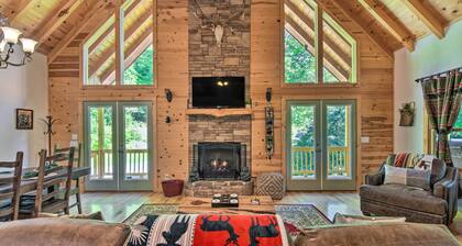 Lavish Hiawassee Cabin - Great for Families!