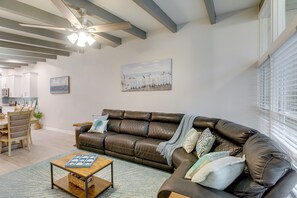 Interior - Bright Jekyll Island Home w/ Deck < 1 Mi to Beach (Jekyll Island)