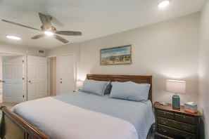 House (3 Bedrooms) | Interior - Bright Jekyll Island Home w/ Deck < 1 Mi to Beach (Jekyll Island)