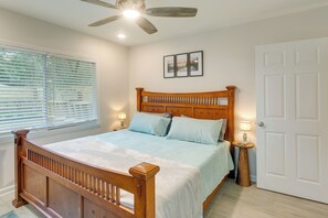 House (3 Bedrooms) | Interior - Bright Jekyll Island Home w/ Deck < 1 Mi to Beach (Jekyll Island)